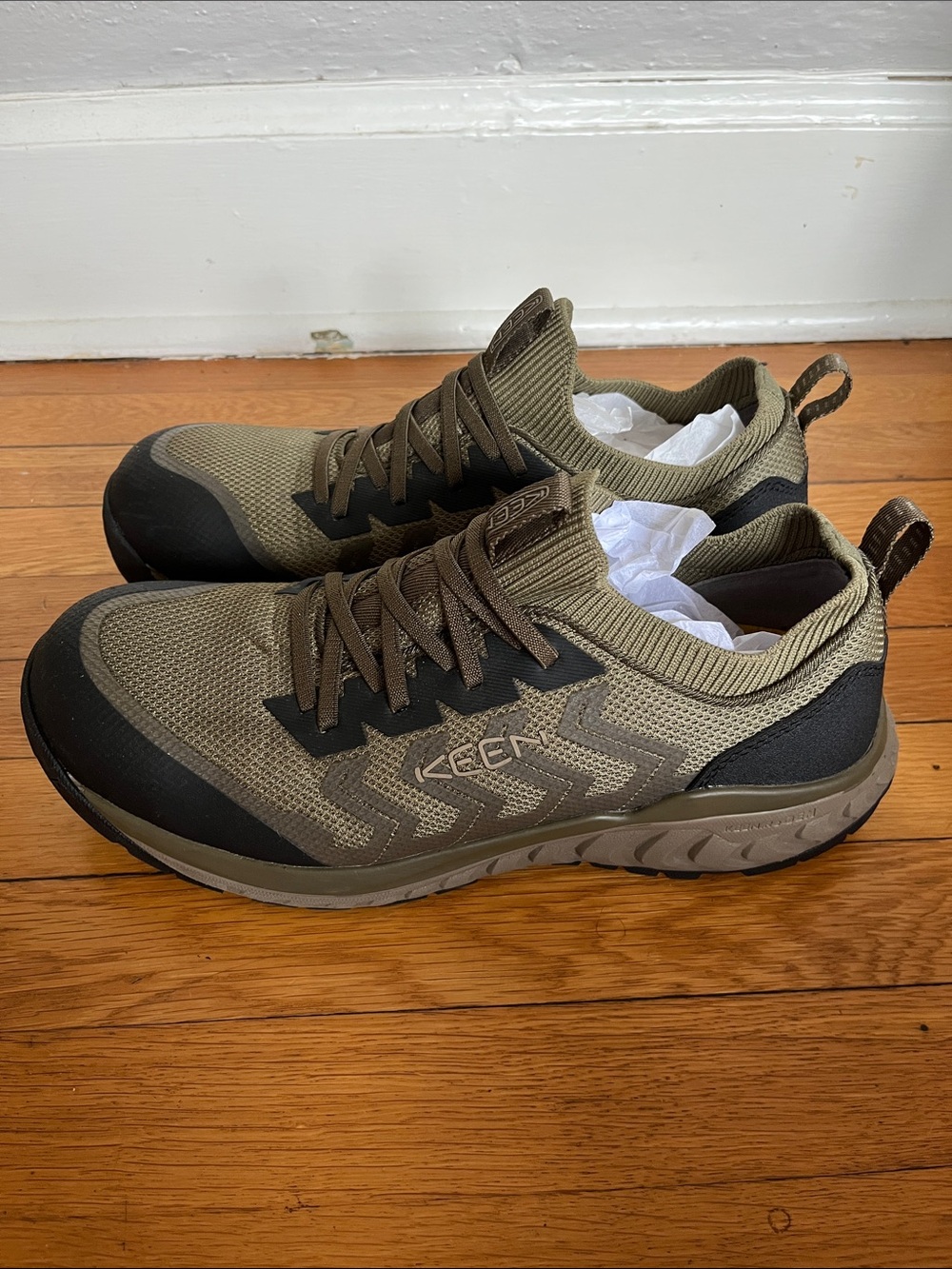 Keen safety toe work shoes